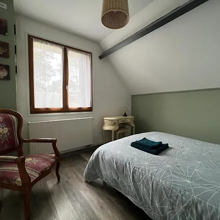 Evan House Entre Et Paris Szálloda